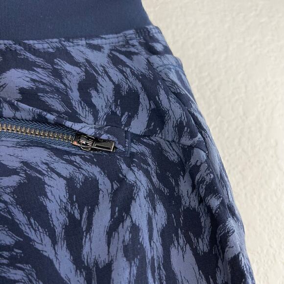 Athleta Ripstop High Rise Printed Trekkie North Shorts Size 8 Abrasion Resistant - Picture 4 of 11